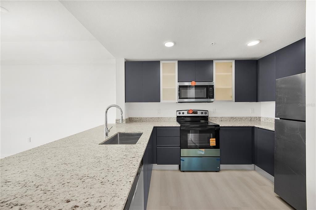 For Sale: $255,000 (1 beds, 1 baths, 750 Square Feet)