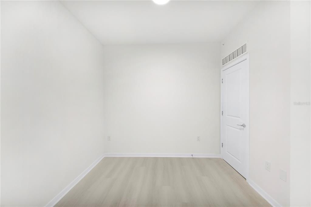 For Sale: $255,000 (1 beds, 1 baths, 750 Square Feet)