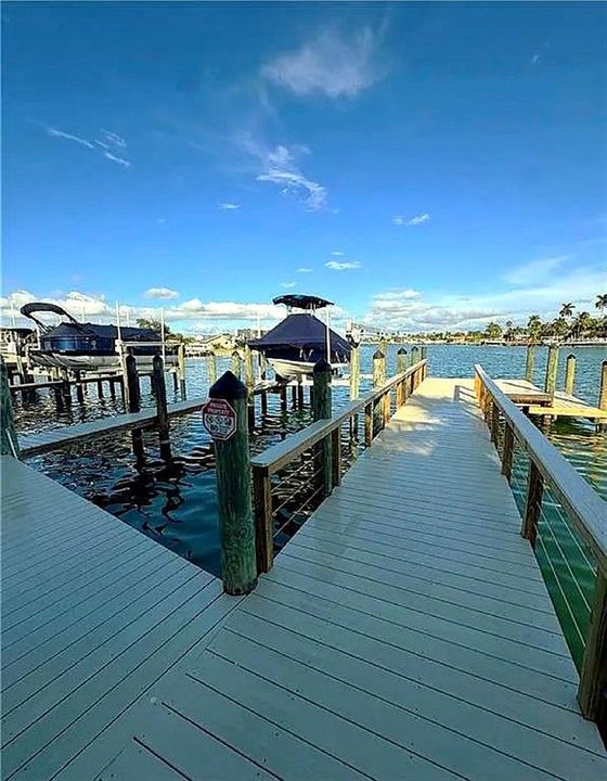 For Rent: $2,195 (1 beds, 1 baths, 735 Square Feet)