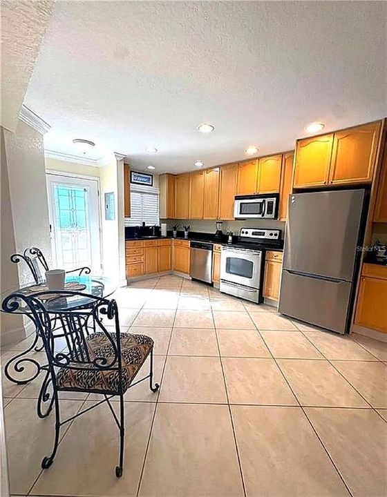 For Rent: $2,195 (1 beds, 1 baths, 735 Square Feet)