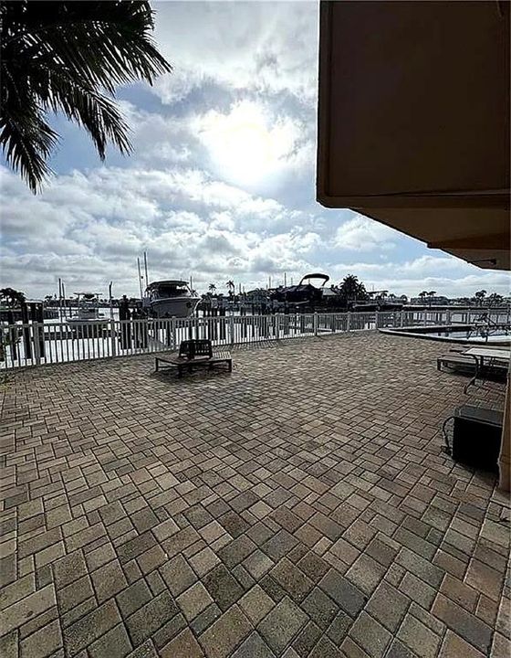 For Rent: $2,195 (1 beds, 1 baths, 735 Square Feet)