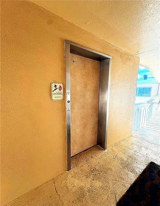 For Rent: $2,195 (1 beds, 1 baths, 735 Square Feet)