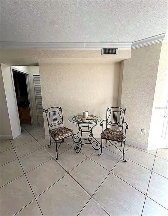 For Rent: $2,195 (1 beds, 1 baths, 735 Square Feet)