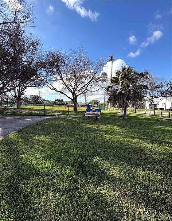 For Rent: $2,195 (1 beds, 1 baths, 735 Square Feet)