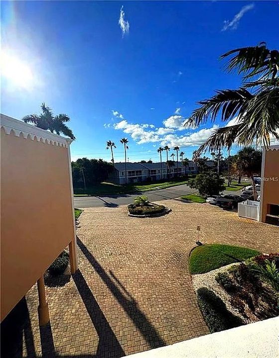 For Rent: $2,195 (1 beds, 1 baths, 735 Square Feet)