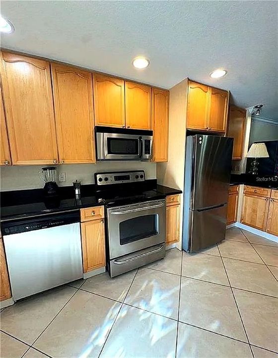 For Rent: $2,195 (1 beds, 1 baths, 735 Square Feet)