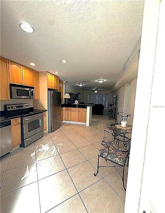 For Rent: $2,195 (1 beds, 1 baths, 735 Square Feet)