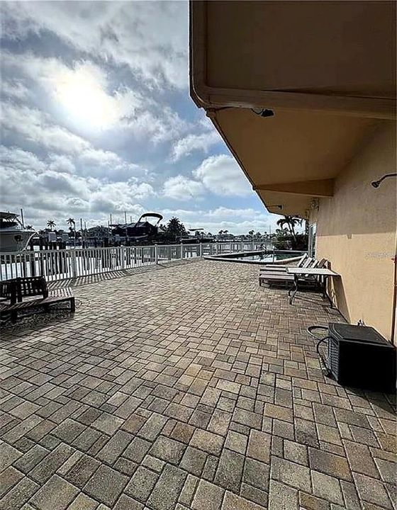 For Rent: $2,195 (1 beds, 1 baths, 735 Square Feet)