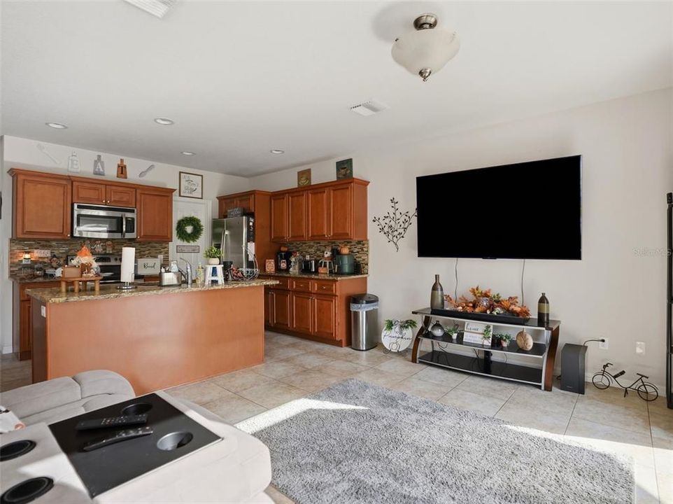 For Sale: $329,900 (3 beds, 2 baths, 1605 Square Feet)