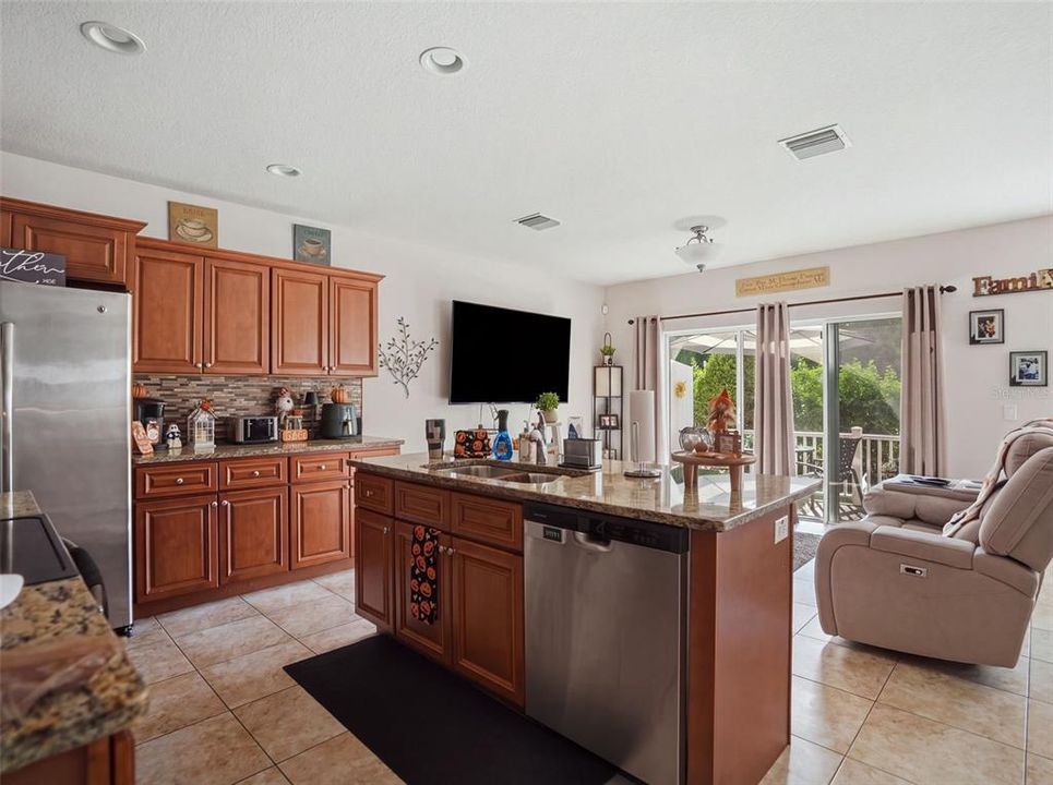 For Sale: $329,900 (3 beds, 2 baths, 1605 Square Feet)