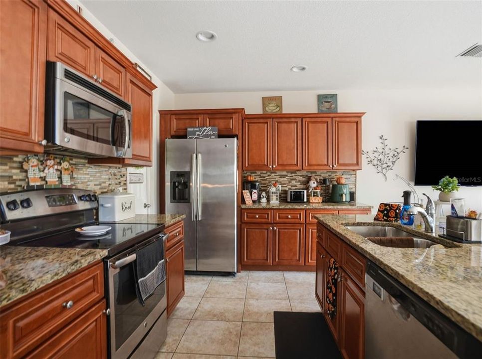 For Sale: $329,900 (3 beds, 2 baths, 1605 Square Feet)
