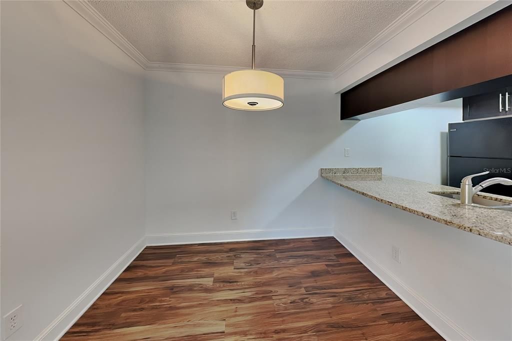 For Rent: $1,875 (2 beds, 1 baths, 857 Square Feet)