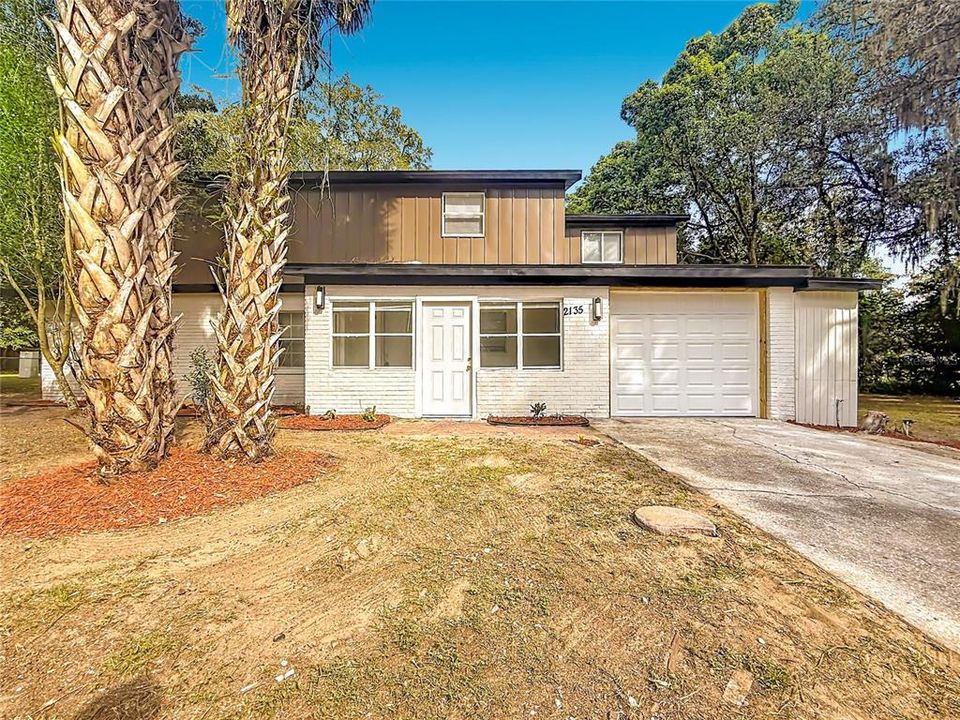 For Sale: $275,000 (6 beds, 2 baths, 1904 Square Feet)