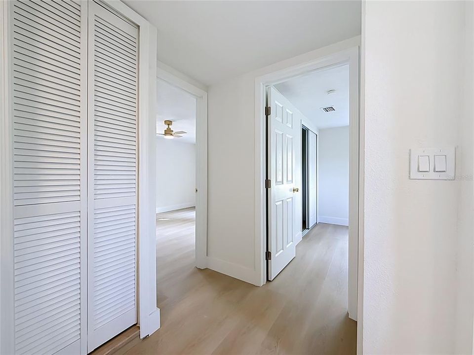 For Sale: $275,000 (6 beds, 2 baths, 1904 Square Feet)