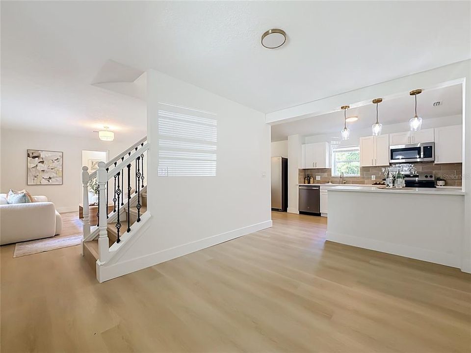 For Sale: $275,000 (6 beds, 2 baths, 1904 Square Feet)