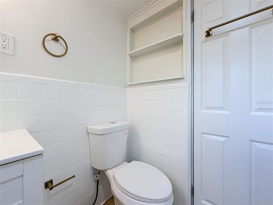 For Sale: $275,000 (6 beds, 2 baths, 1904 Square Feet)
