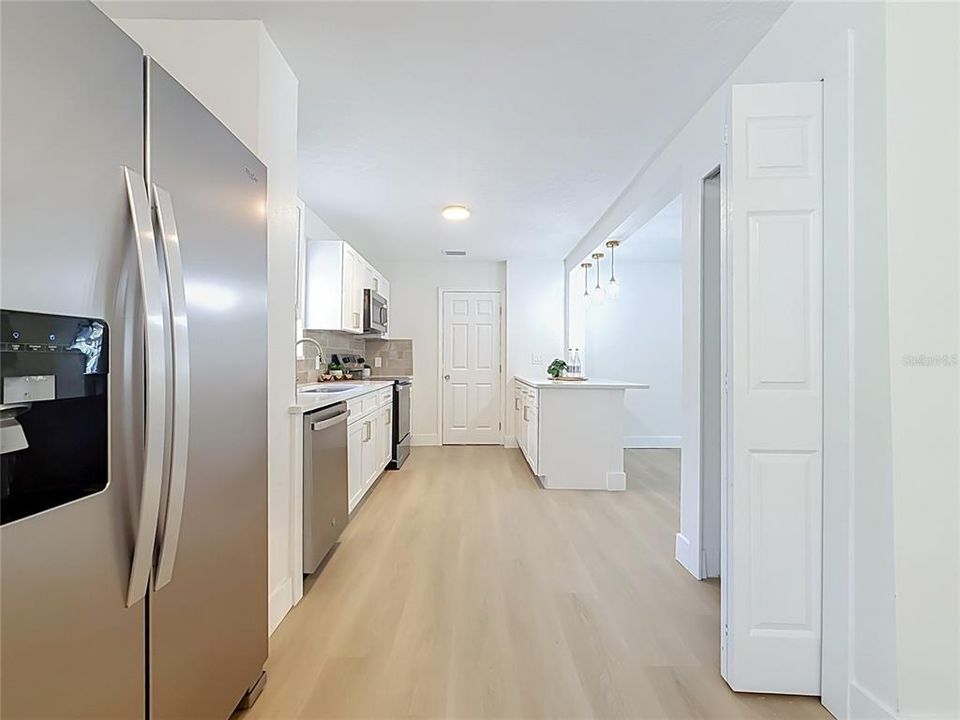 For Sale: $275,000 (6 beds, 2 baths, 1904 Square Feet)