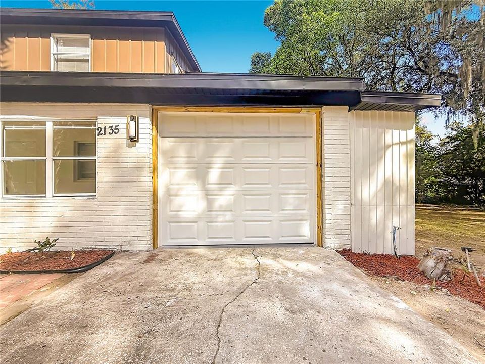 For Sale: $275,000 (6 beds, 2 baths, 1904 Square Feet)