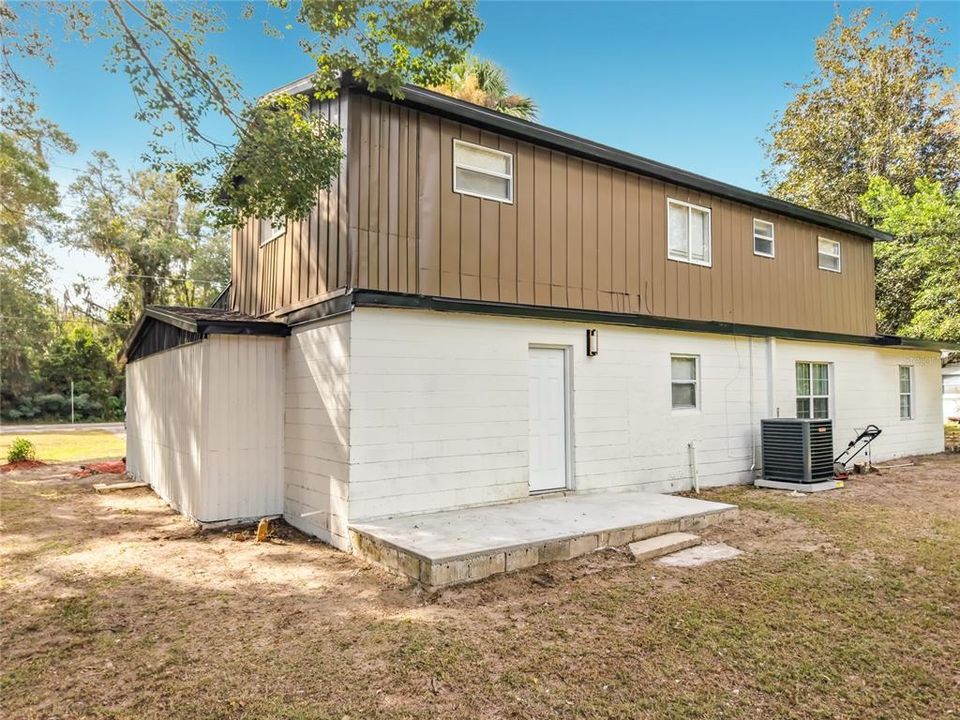 For Sale: $275,000 (6 beds, 2 baths, 1904 Square Feet)