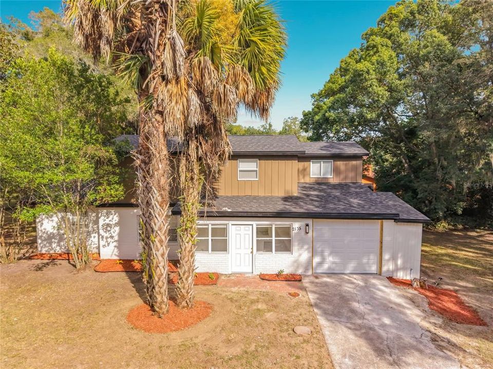 For Sale: $275,000 (6 beds, 2 baths, 1904 Square Feet)