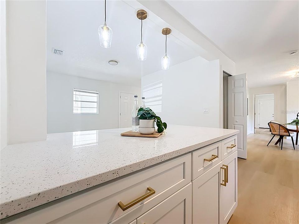 For Sale: $275,000 (6 beds, 2 baths, 1904 Square Feet)