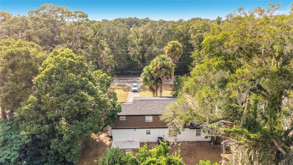 For Sale: $275,000 (6 beds, 2 baths, 1904 Square Feet)