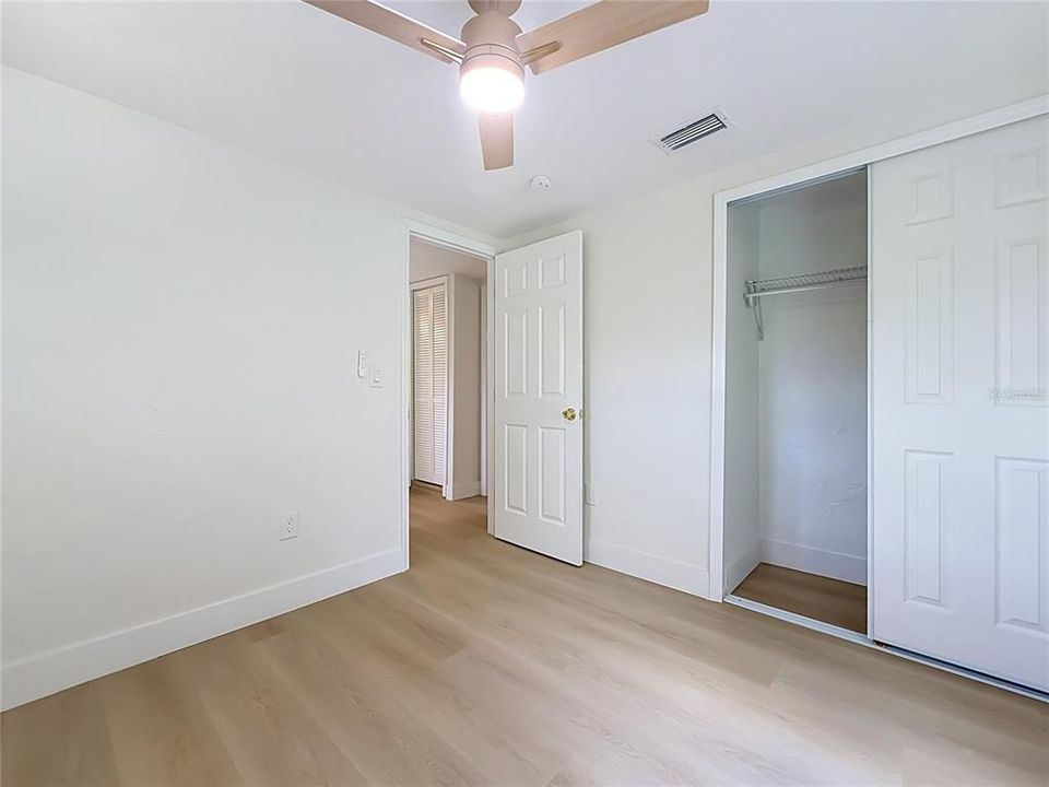 For Sale: $275,000 (6 beds, 2 baths, 1904 Square Feet)