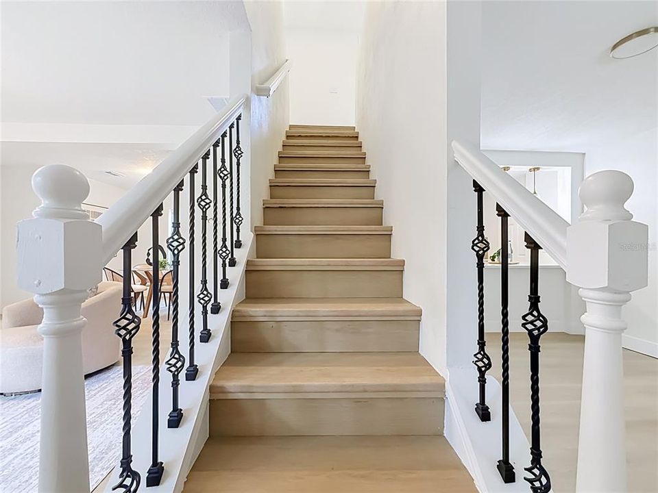 For Sale: $275,000 (6 beds, 2 baths, 1904 Square Feet)