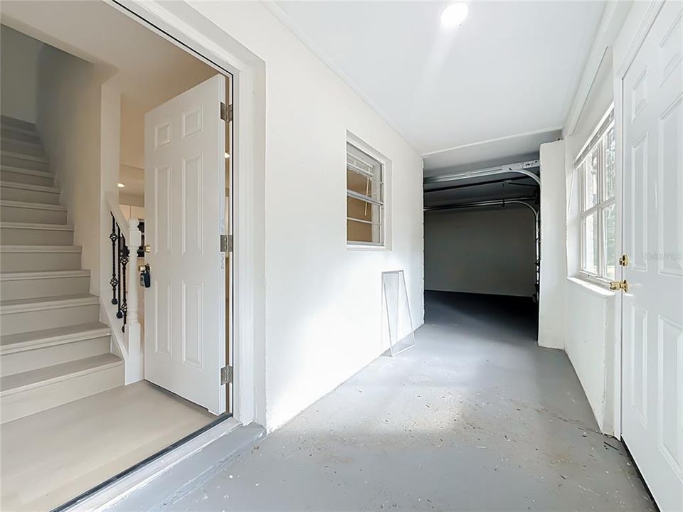 For Sale: $275,000 (6 beds, 2 baths, 1904 Square Feet)