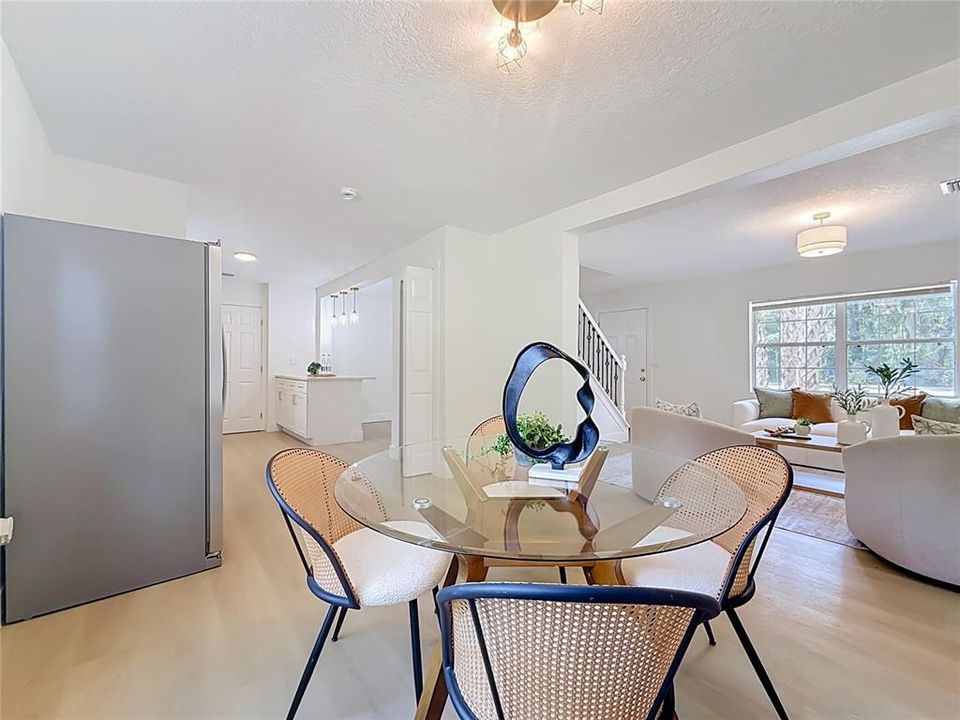 For Sale: $275,000 (6 beds, 2 baths, 1904 Square Feet)
