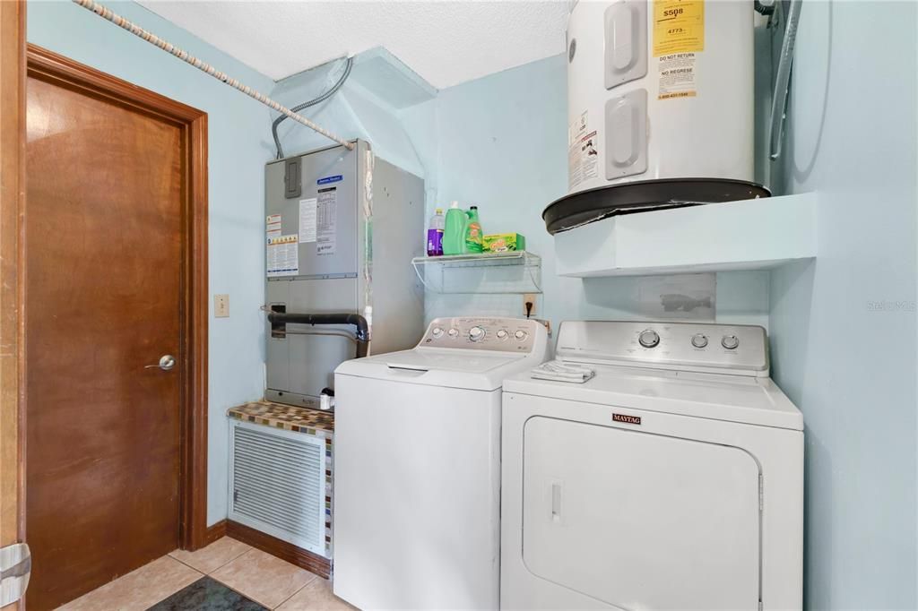 For Sale: $350,000 (3 beds, 2 baths, 1335 Square Feet)