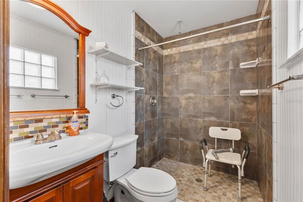 For Sale: $350,000 (3 beds, 2 baths, 1335 Square Feet)