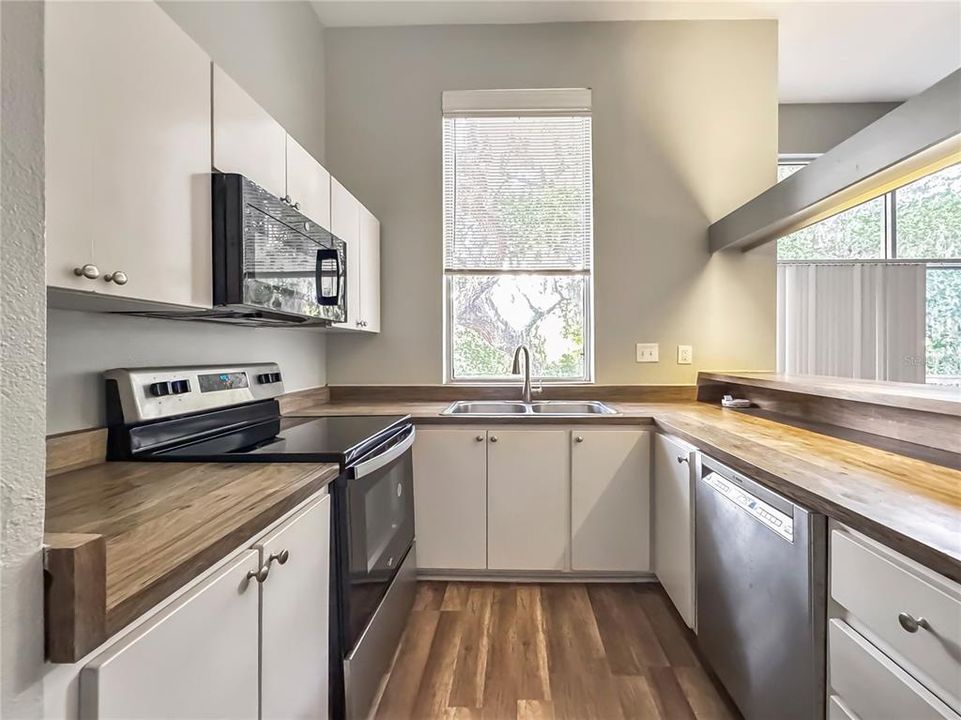 For Rent: $3,295 (4 beds, 3 baths, 2188 Square Feet)