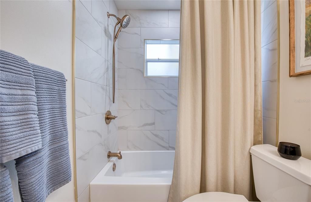 En Venta: $409,900 (2 camas, 2 baños, 1198 Pies cuadrados)