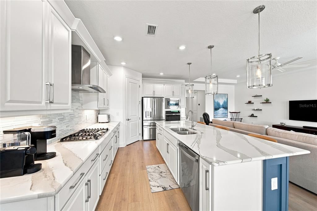 For Sale: $695,000 (2 beds, 2 baths, 1820 Square Feet)