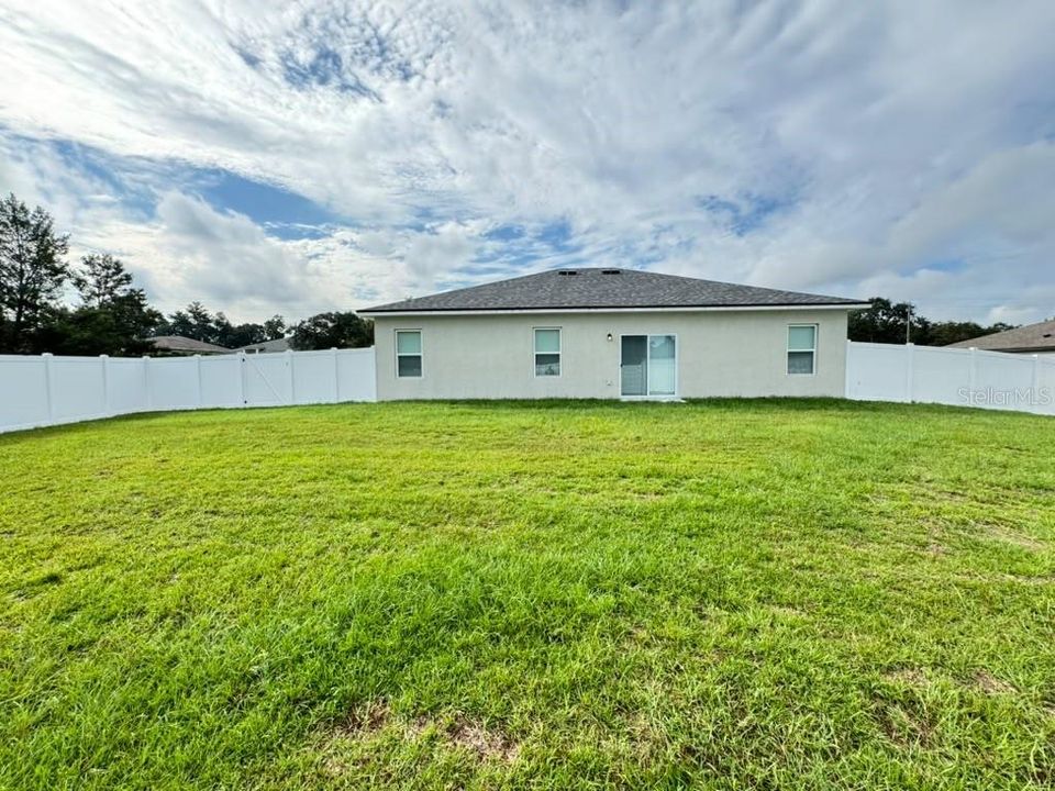 For Rent: $1,995 (4 beds, 2 baths, 1696 Square Feet)