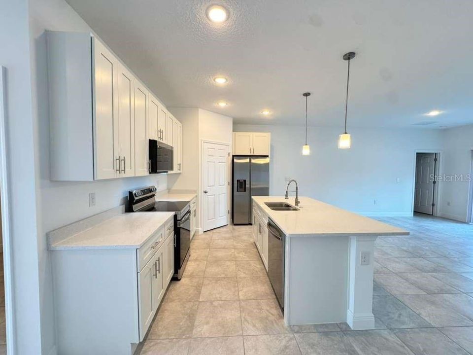 For Rent: $1,995 (4 beds, 2 baths, 1696 Square Feet)