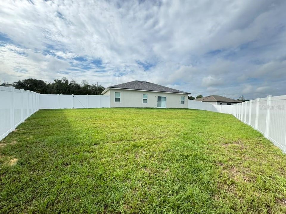 For Rent: $1,995 (4 beds, 2 baths, 1696 Square Feet)