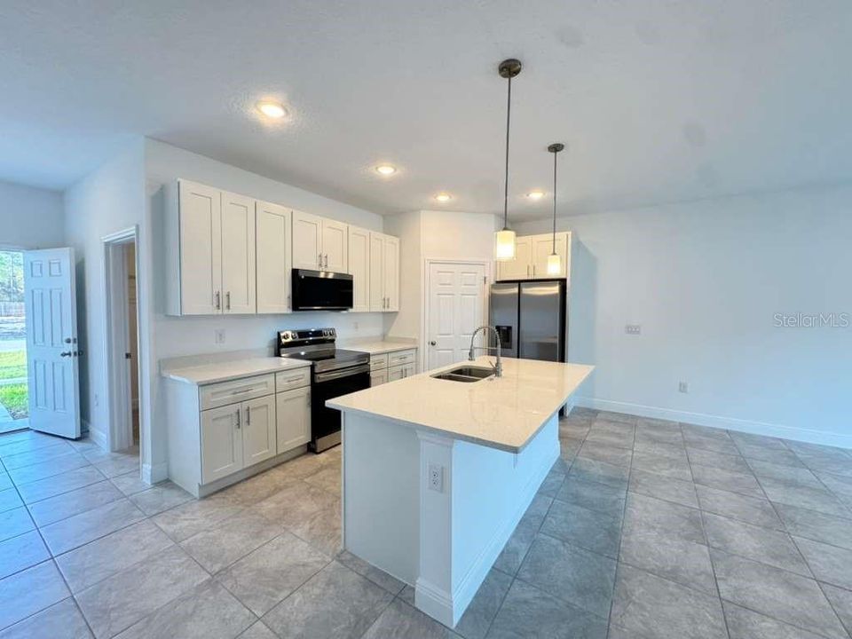 For Rent: $1,995 (4 beds, 2 baths, 1696 Square Feet)