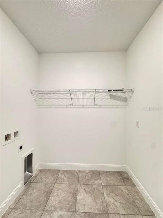 For Rent: $1,995 (4 beds, 2 baths, 1696 Square Feet)
