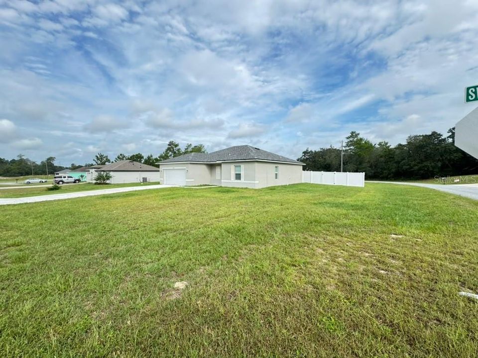For Rent: $1,995 (4 beds, 2 baths, 1696 Square Feet)