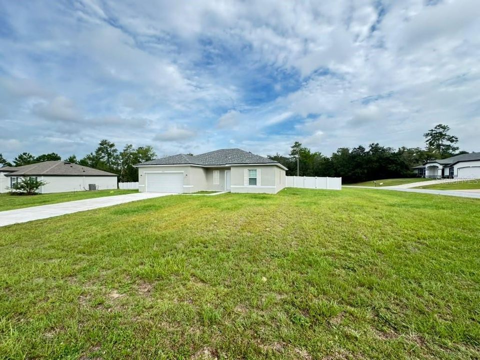 For Rent: $1,995 (4 beds, 2 baths, 1696 Square Feet)