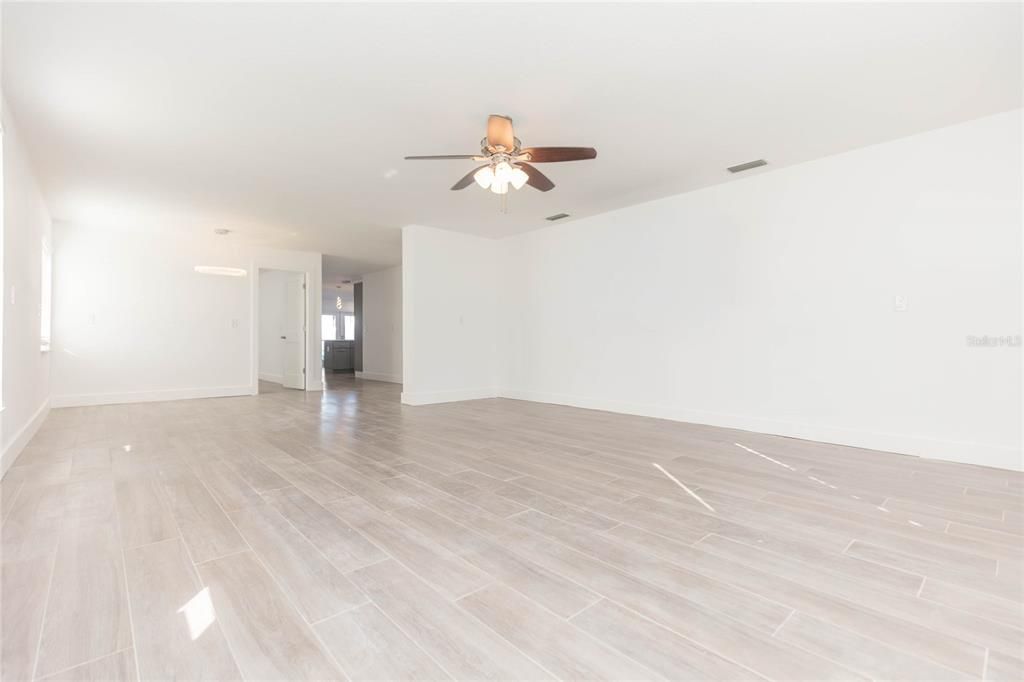 В аренду: $4,400 (3 спален, 2 ванн, 1698 Квадратных фут)
