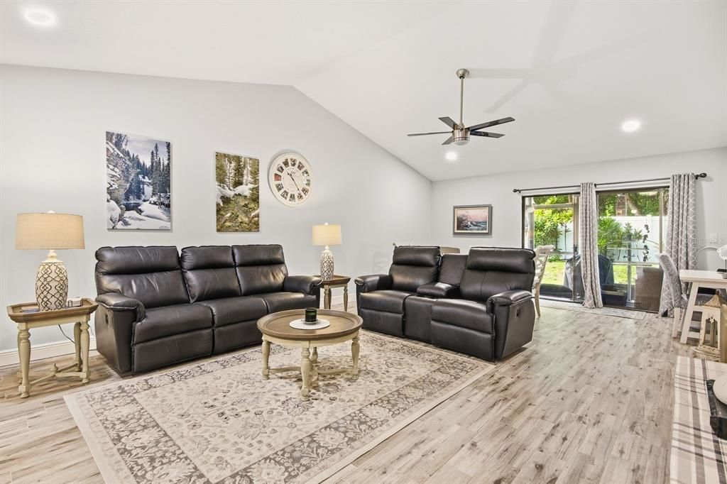 For Sale: $275,000 (2 beds, 2 baths, 1200 Square Feet)