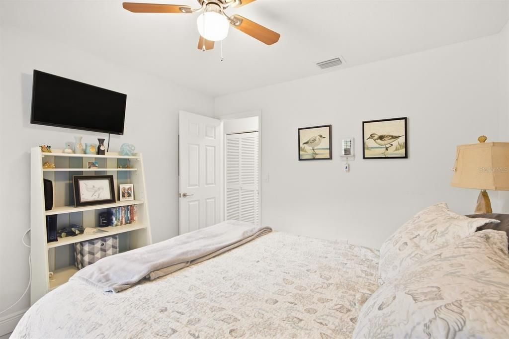 For Sale: $275,000 (2 beds, 2 baths, 1200 Square Feet)
