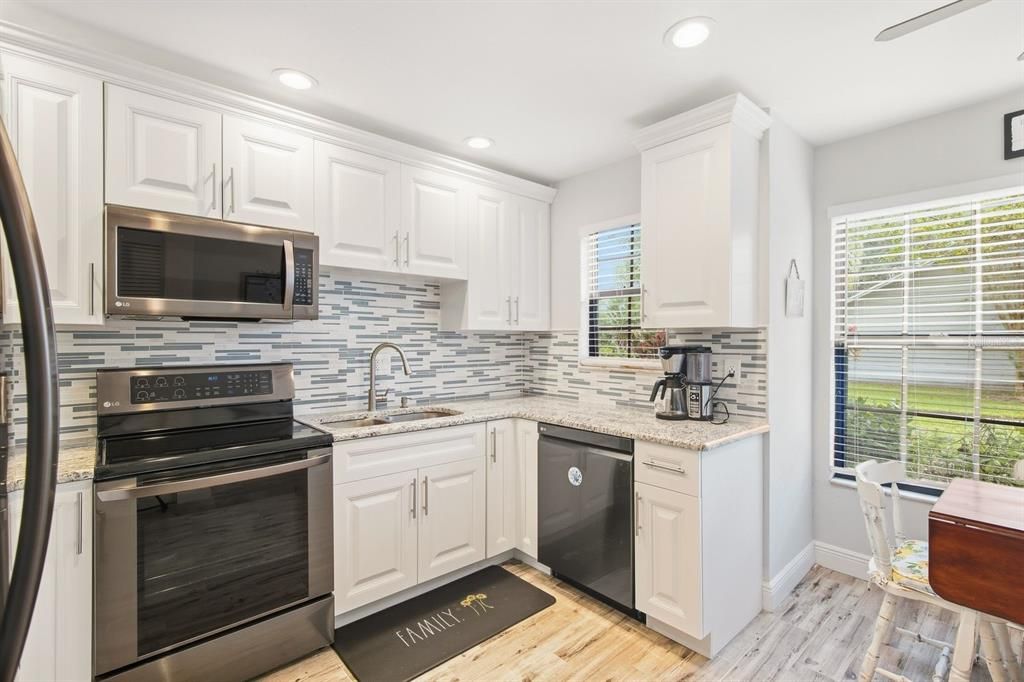 For Sale: $275,000 (2 beds, 2 baths, 1200 Square Feet)