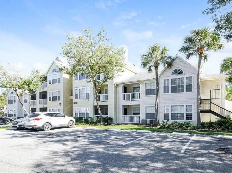For Rent: $1,400 (1 beds, 1 baths, 627 Square Feet)