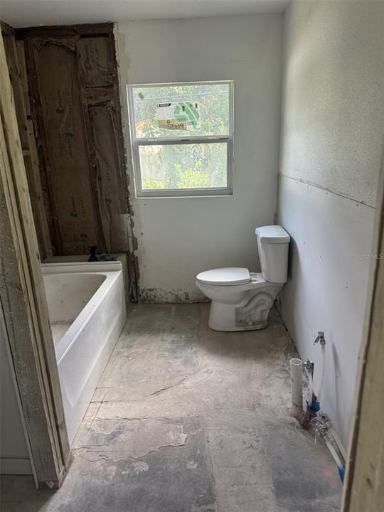 For Sale: $299,000 (4 beds, 2 baths, 1183 Square Feet)