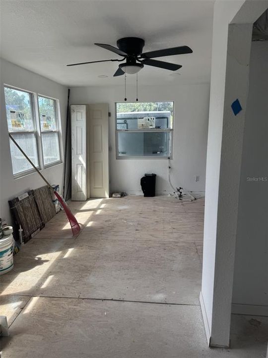 For Sale: $299,000 (4 beds, 2 baths, 1183 Square Feet)