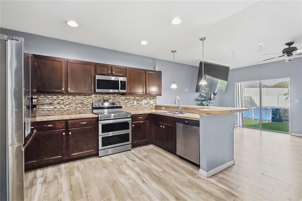 For Sale: $280,000 (3 beds, 2 baths, 1670 Square Feet)